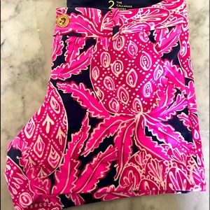 Like New EUC OG Lilly Pulitzer, vibrant pink colors “Callahan” short size 2